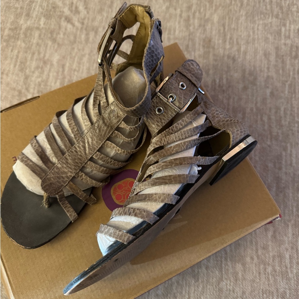Loft Stylish Brown Gladiator Sandals - Picture 3 of 6
